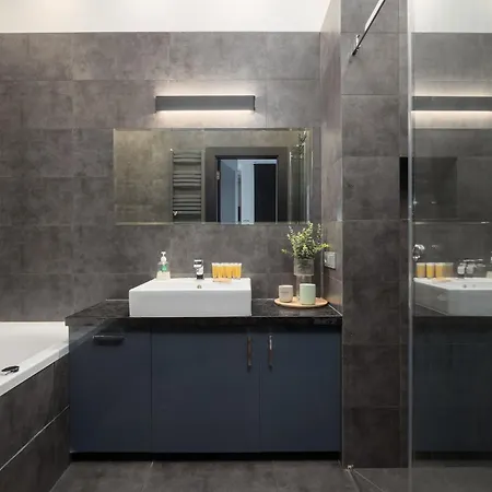 Royal Wilanow 2-bedroom Apartment *