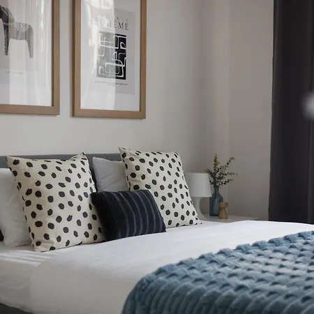 Royal Wilanow 2-bedroom Apartment *